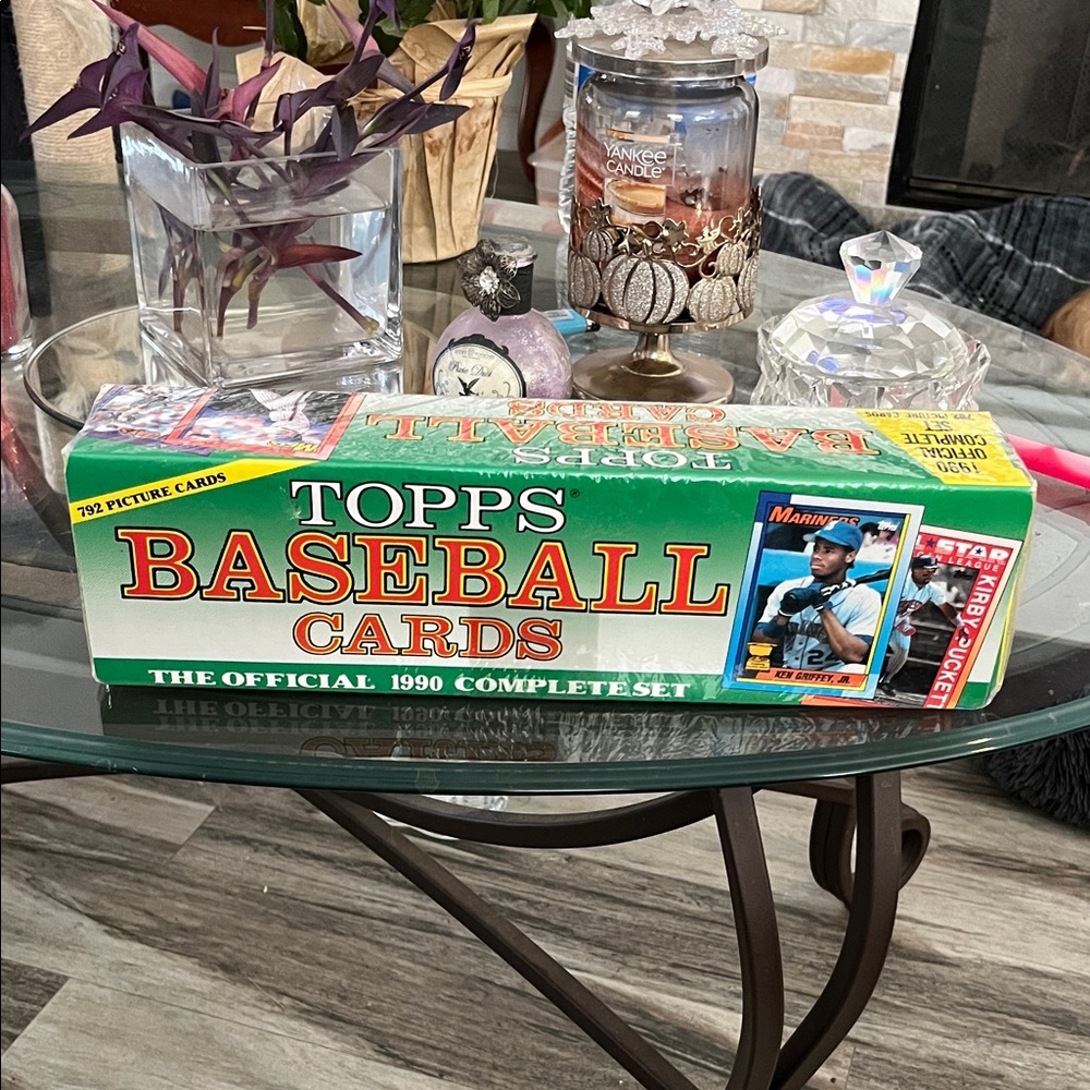 Topps Baseball Cards Box - Green, Red, White